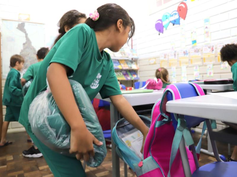 Novos uniformes escolares serão entregues a partir de segunda-feira (19)
