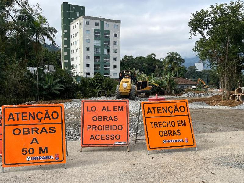 Kit de transposição e galerias integram obras no Trecho V da Rua 13 de Maio