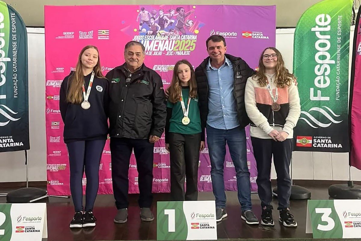 Nicoles Nunes (E) foi vice-campeã nos Jogos Escolares | Foto: Divulgação/CXJa/Secel